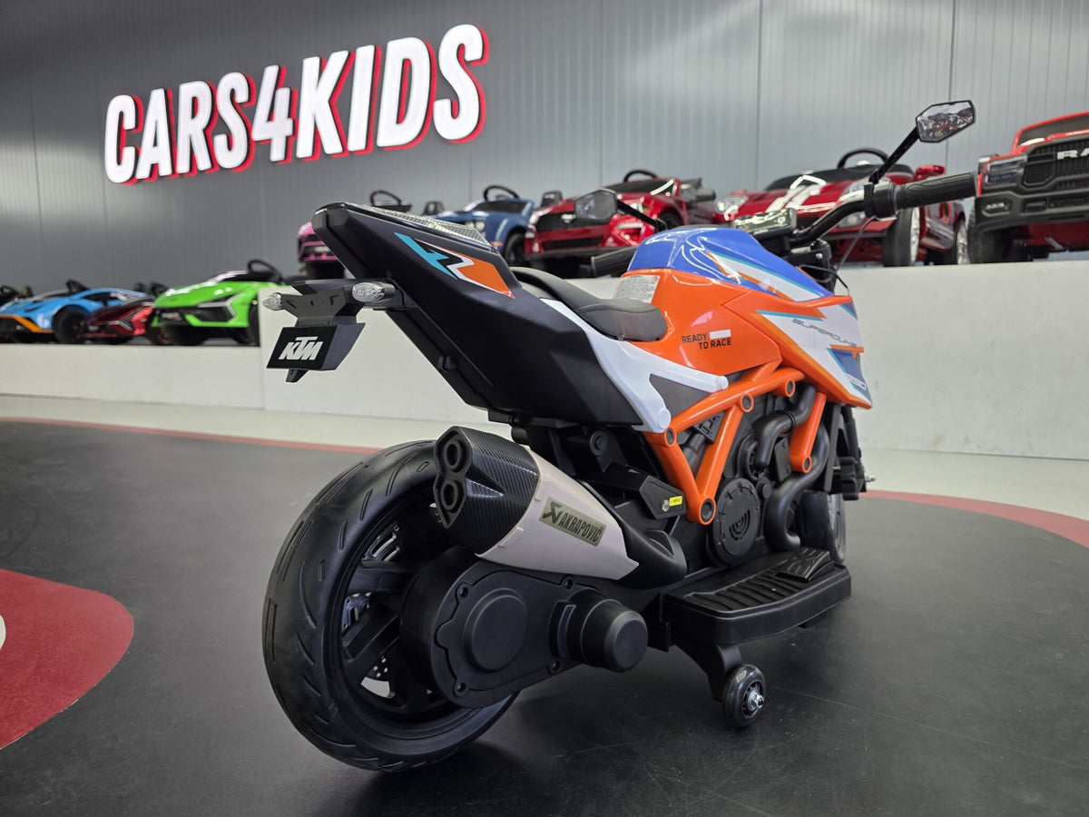Additional view of the 12V KTM 1290 Super Duke-inspired kids electric motorcycle