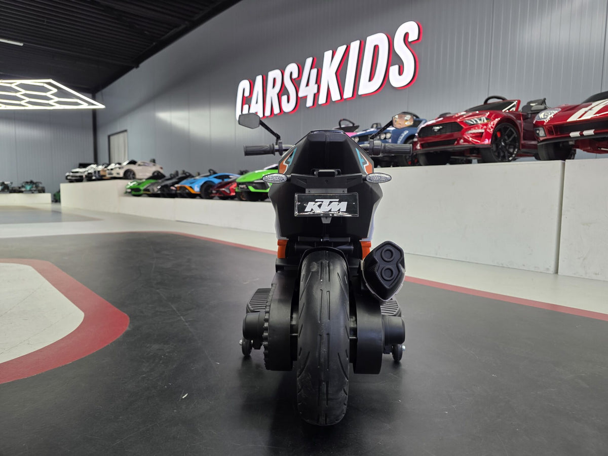 Additional view of the 12V KTM 1290 Super Duke-inspired kids electric motorcycle