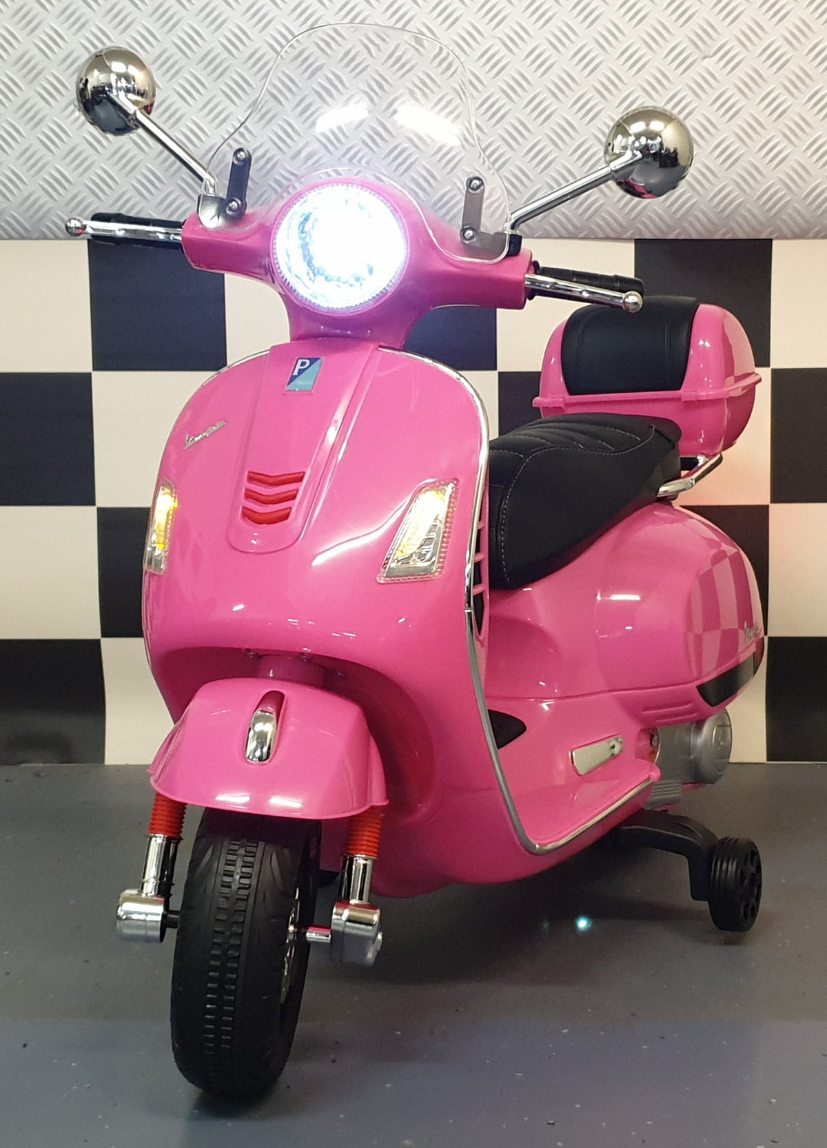 Vespa GTS Kids Scooter – 12V Pink
